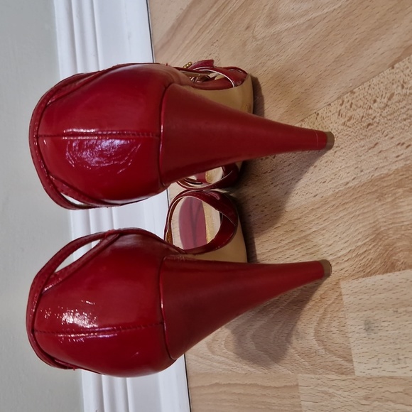 Red sandals with 4 in heels - Picture 2 of 7
